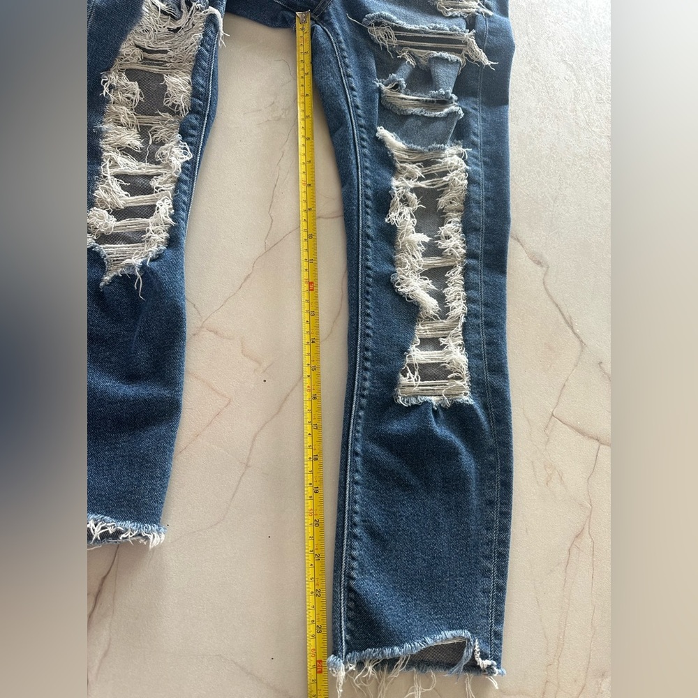 American Eagle Distressed Mom Jeans size 2 - Picture 13 of 14